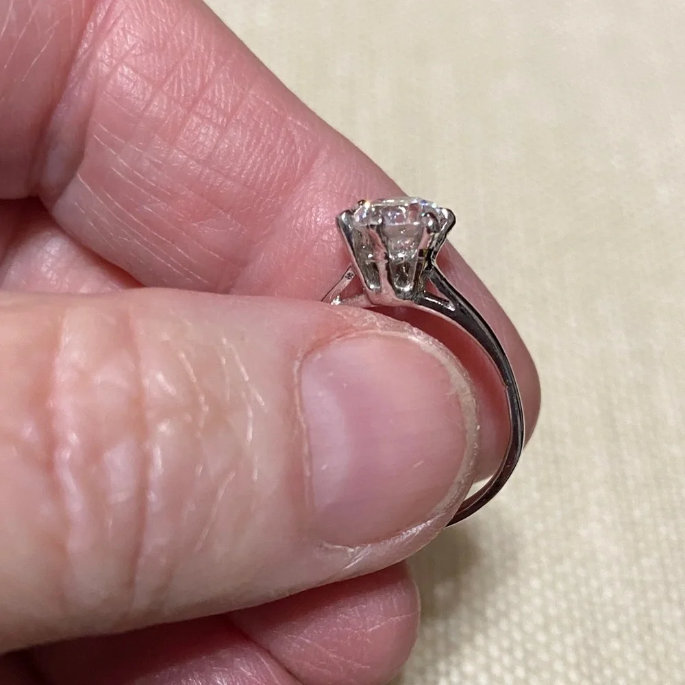 Six prong cubic zirconia silver metal ring size 6 3/4